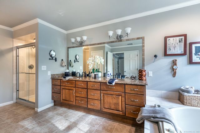 32 Sail Harbour Drive, New Fairfield, CT 06812