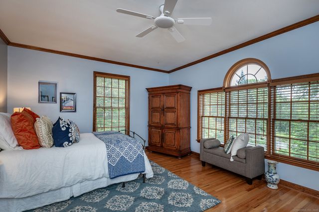 32 Sail Harbour Drive, New Fairfield, CT 06812