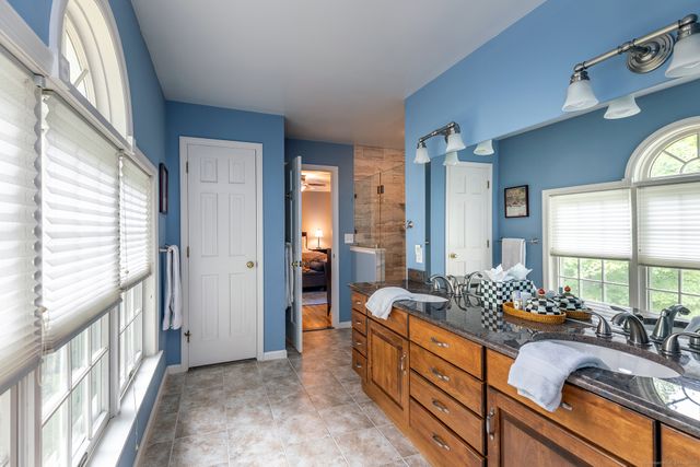 32 Sail Harbour Drive, New Fairfield, CT 06812