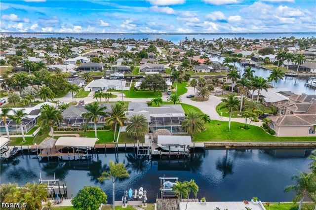 3122 SE 18th PL, Cape Coral, FL 33904