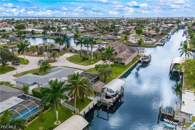 3122 SE 18th PL, Cape Coral, FL 33904