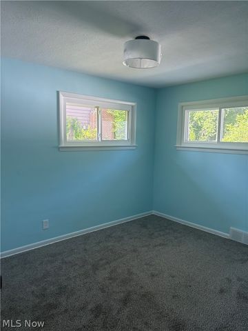 1574 Sunview Road, Lyndhurst, OH 44124