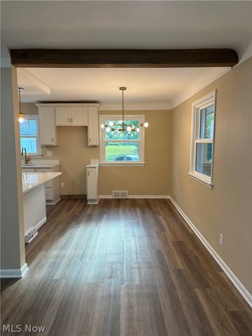 1574 Sunview Road, Lyndhurst, OH 44124