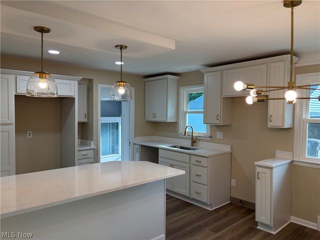 1574 Sunview Road, Lyndhurst, OH 44124