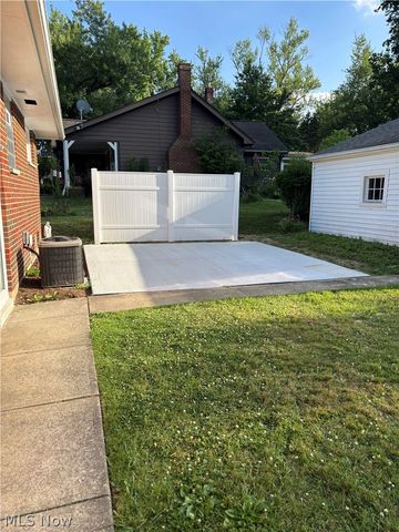 1574 Sunview Road, Lyndhurst, OH 44124