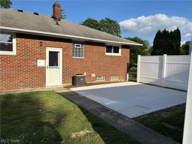 1574 Sunview Road, Lyndhurst, OH 44124