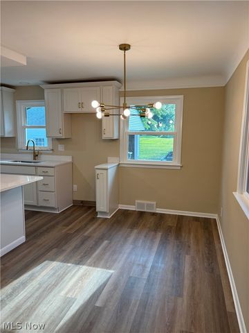 1574 Sunview Road, Lyndhurst, OH 44124