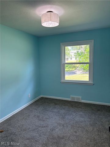 1574 Sunview Road, Lyndhurst, OH 44124