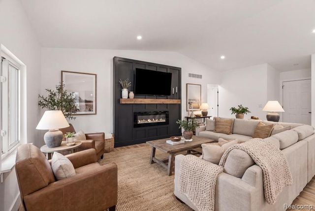 2022 Robinson Road, Lansing, MI 48910