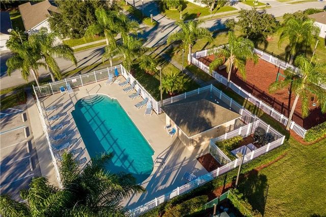 1065 S 13th Square, Vero Beach, FL 32960