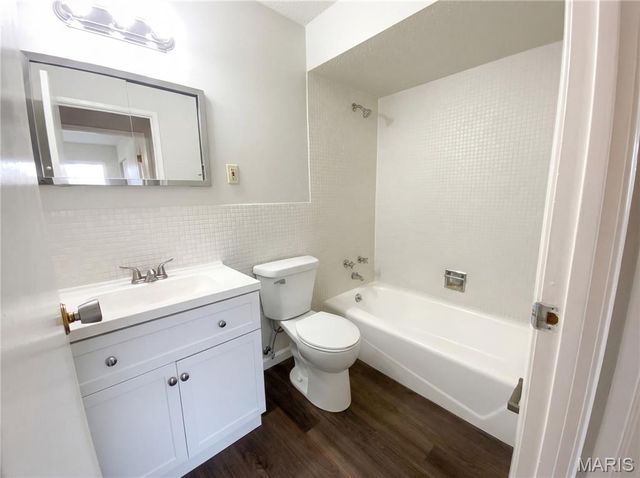 4918 Caribee Drive, St Louis, MO 63128