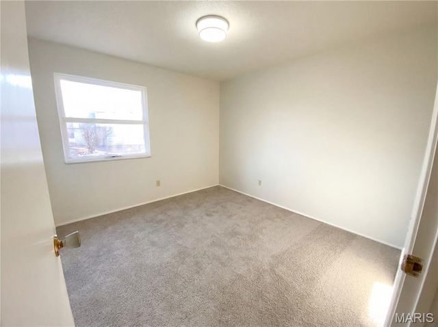 4918 Caribee Drive, St Louis, MO 63128