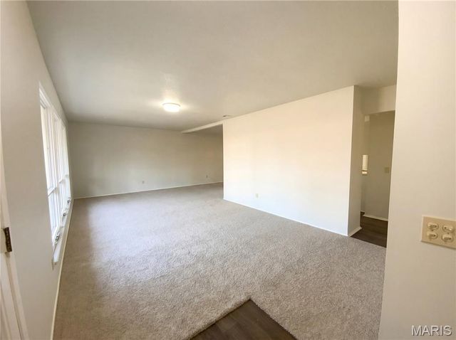 4918 Caribee Drive, St Louis, MO 63128