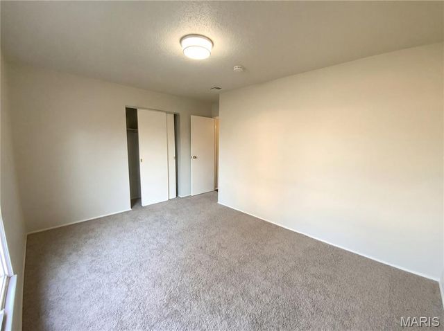 4918 Caribee Drive, St Louis, MO 63128