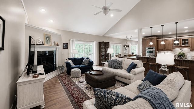6607 N Saint Marys Road, Peoria, IL 61614