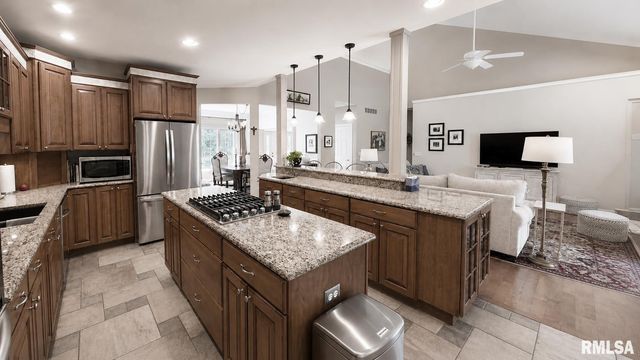 6607 N Saint Marys Road, Peoria, IL 61614