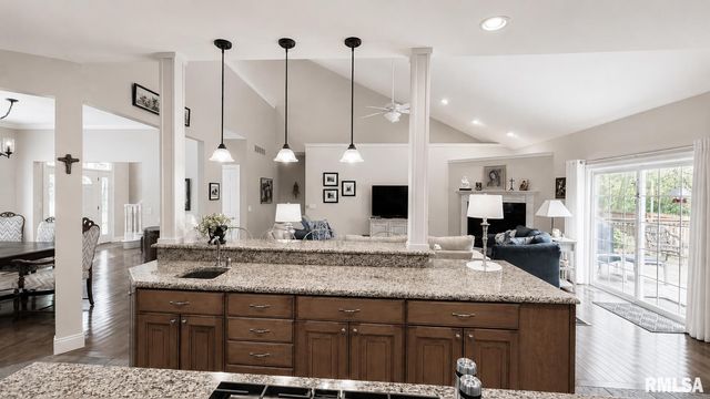 6607 N Saint Marys Road, Peoria, IL 61614