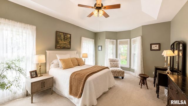 6607 N Saint Marys Road, Peoria, IL 61614