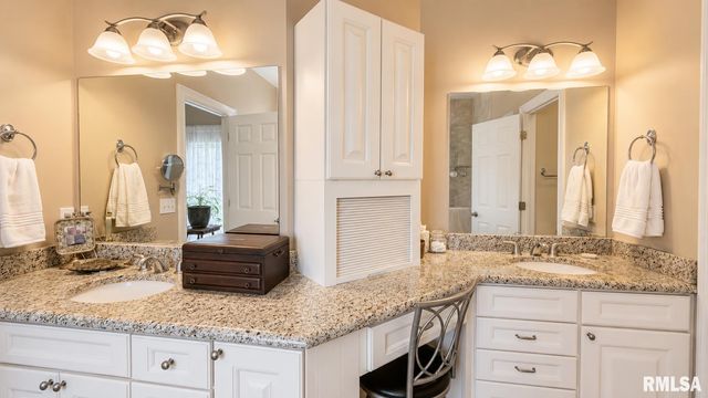 6607 N Saint Marys Road, Peoria, IL 61614