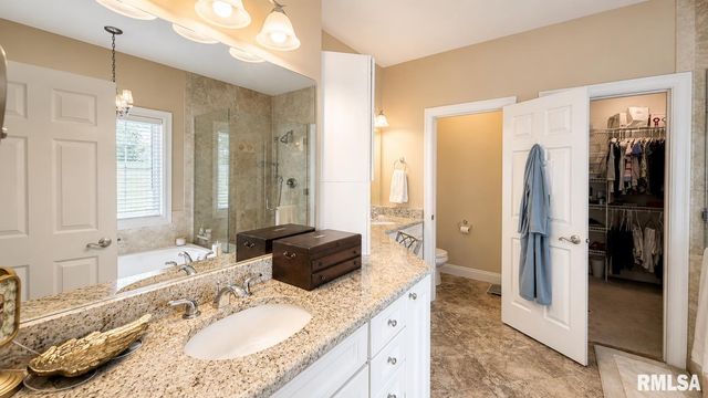 6607 N Saint Marys Road, Peoria, IL 61614