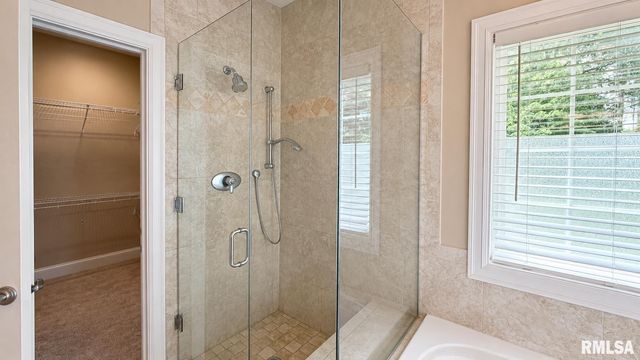 6607 N Saint Marys Road, Peoria, IL 61614