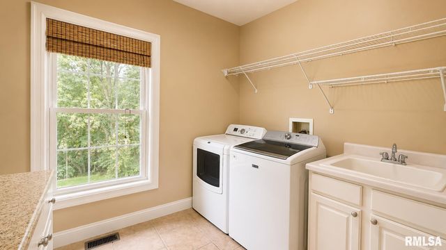 6607 N Saint Marys Road, Peoria, IL 61614