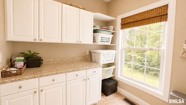 6607 N Saint Marys Road, Peoria, IL 61614