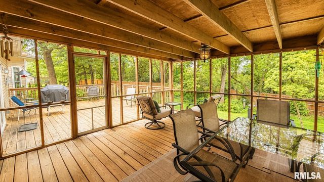 6607 N Saint Marys Road, Peoria, IL 61614