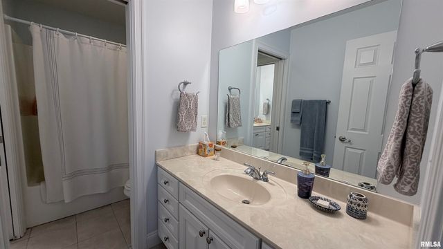 6607 N Saint Marys Road, Peoria, IL 61614