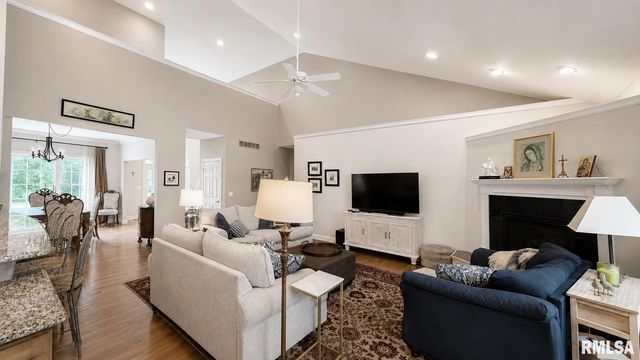 6607 N Saint Marys Road, Peoria, IL 61614