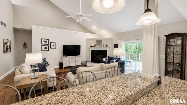6607 N Saint Marys Road, Peoria, IL 61614