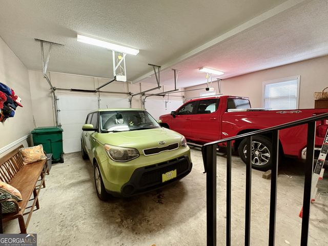 319 Greenbriar Drive, Byron, GA 31008