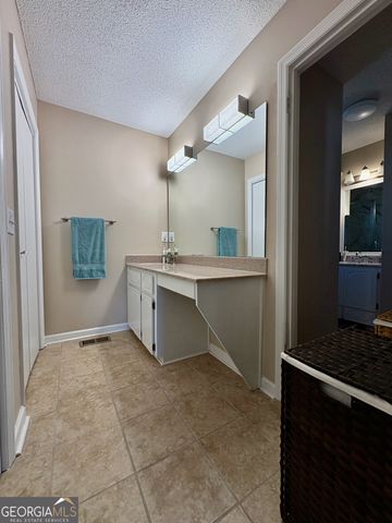 319 Greenbriar Drive, Byron, GA 31008