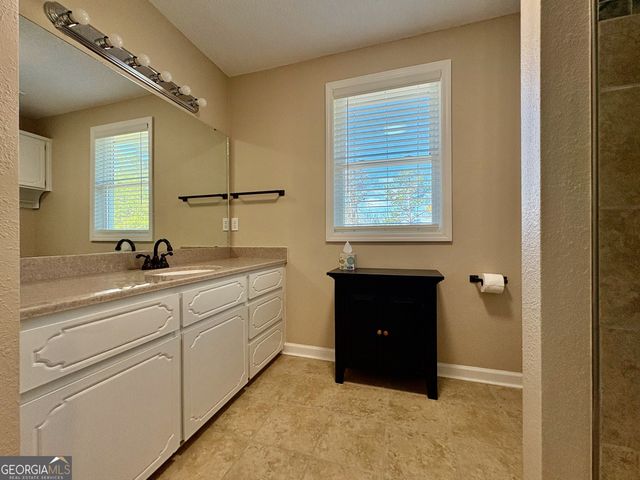 319 Greenbriar Drive, Byron, GA 31008