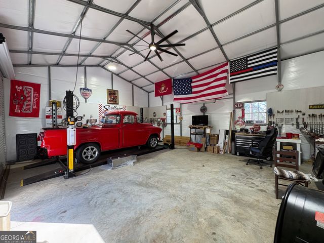 319 Greenbriar Drive, Byron, GA 31008