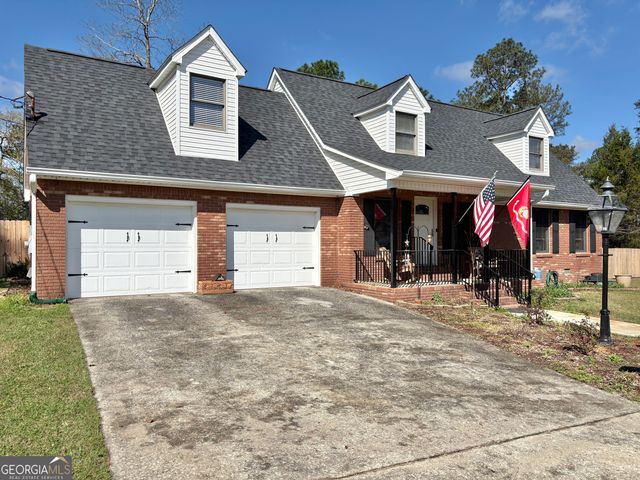 319 Greenbriar Drive, Byron, GA 31008