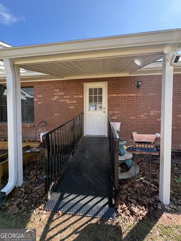 319 Greenbriar Drive, Byron, GA 31008