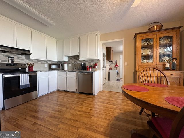 319 Greenbriar Drive, Byron, GA 31008