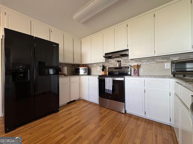 319 Greenbriar Drive, Byron, GA 31008