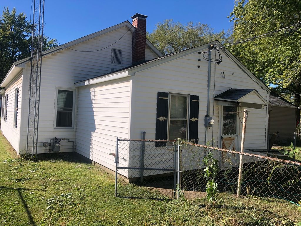 Image 2 of property listing at 708 E 11th Street, Centralia, IL 62801