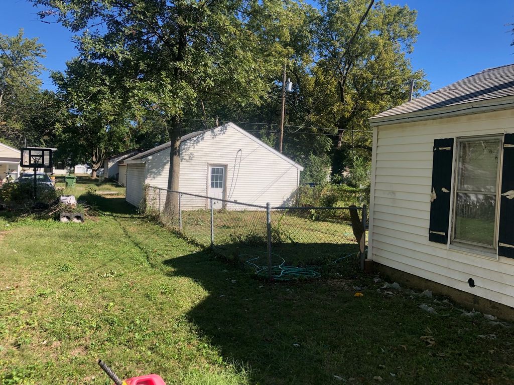 Image 3 of property listing at 708 E 11th Street, Centralia, IL 62801