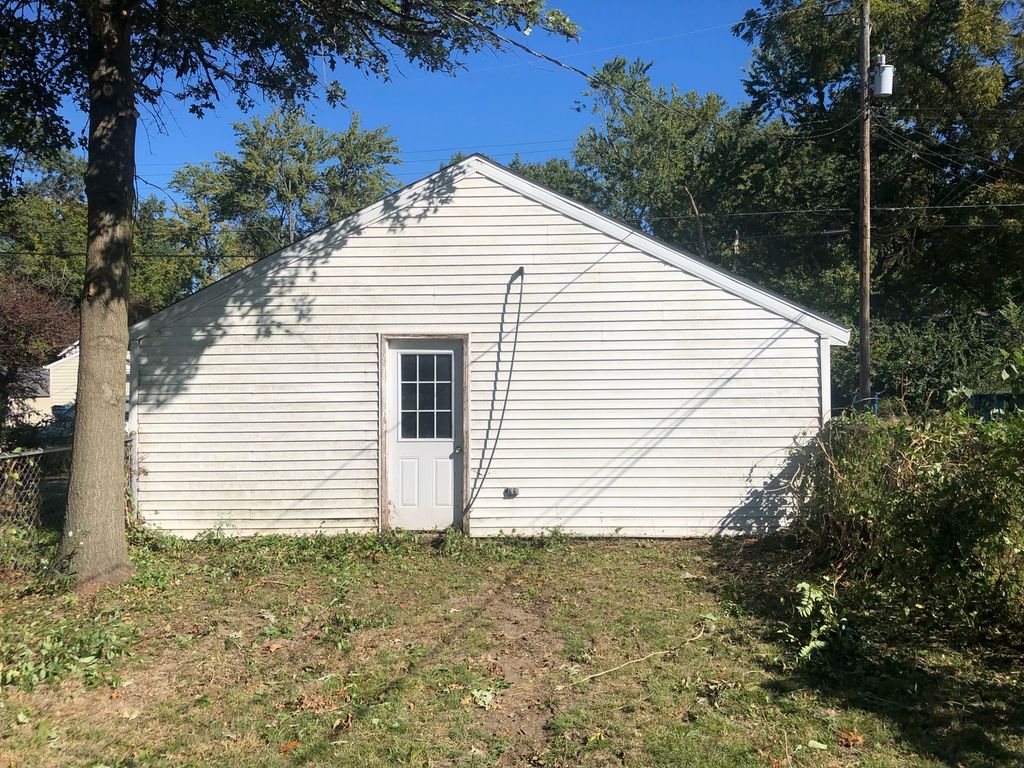 Image 4 of property listing at 708 E 11th Street, Centralia, IL 62801