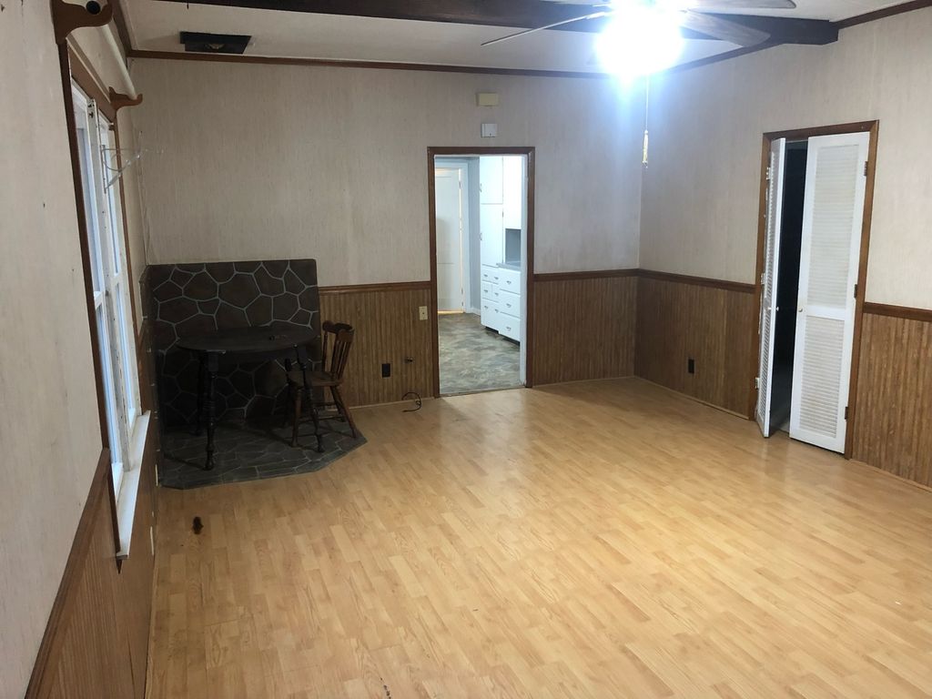 Image 9 of property listing at 708 E 11th Street, Centralia, IL 62801