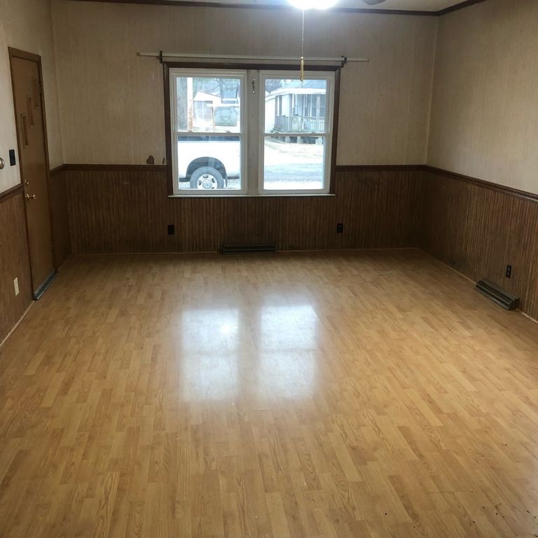 Image 10 of property listing at 708 E 11th Street, Centralia, IL 62801