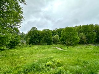 882 South Grand Street, East Granby, CT 06026
