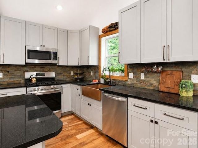 77 E Lake Dr East Lake Drive 18, Fairview, NC 28730