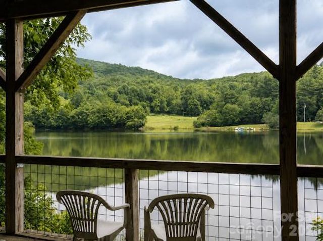 77 E Lake Dr East Lake Drive 18, Fairview, NC 28730