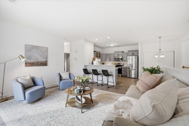 2253 W Vista Bella DRIVE, Oak Creek, WI 53154