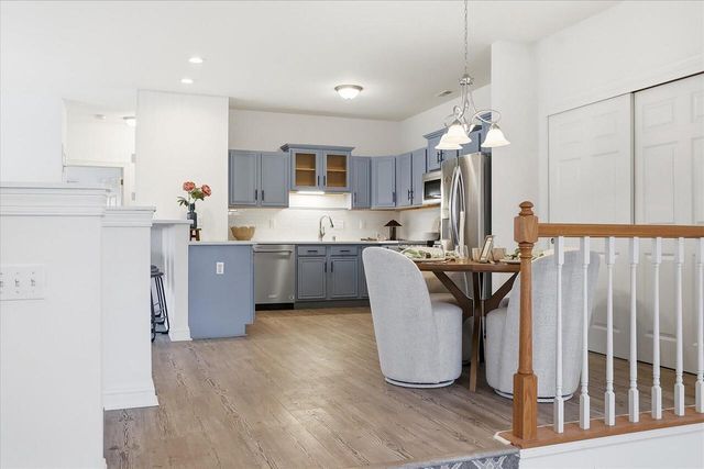 2253 W Vista Bella DRIVE, Oak Creek, WI 53154