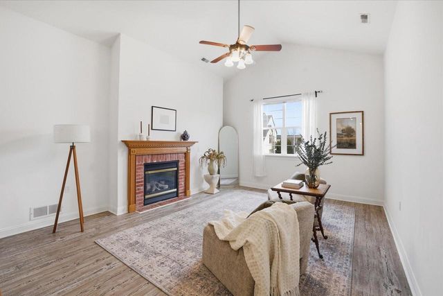 2253 W Vista Bella DRIVE, Oak Creek, WI 53154